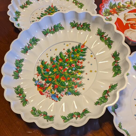 Vintage Christmas Santa Tray 9.5" Cookie Candy Serving Scallop Holiday MCM Decor - Picture 2 of 16